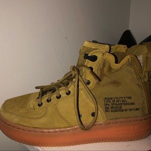 Women’s Nike sneakers